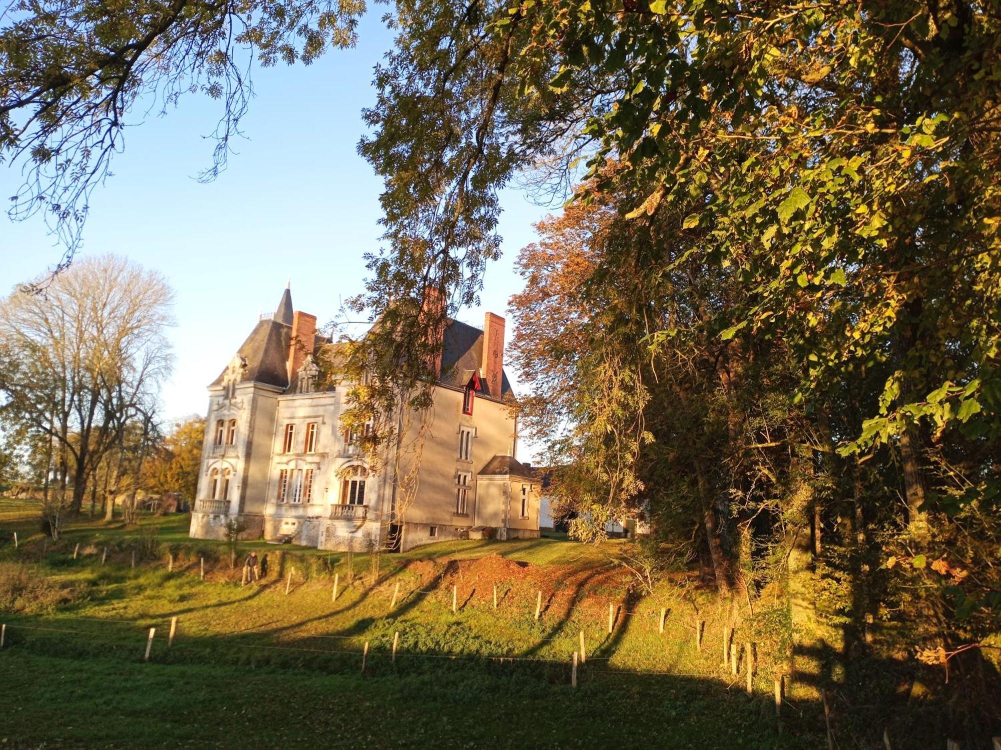 Le Chateau Du Grand Coudray Bed & Breakfast Villaines-la-Juhel Exterior photo